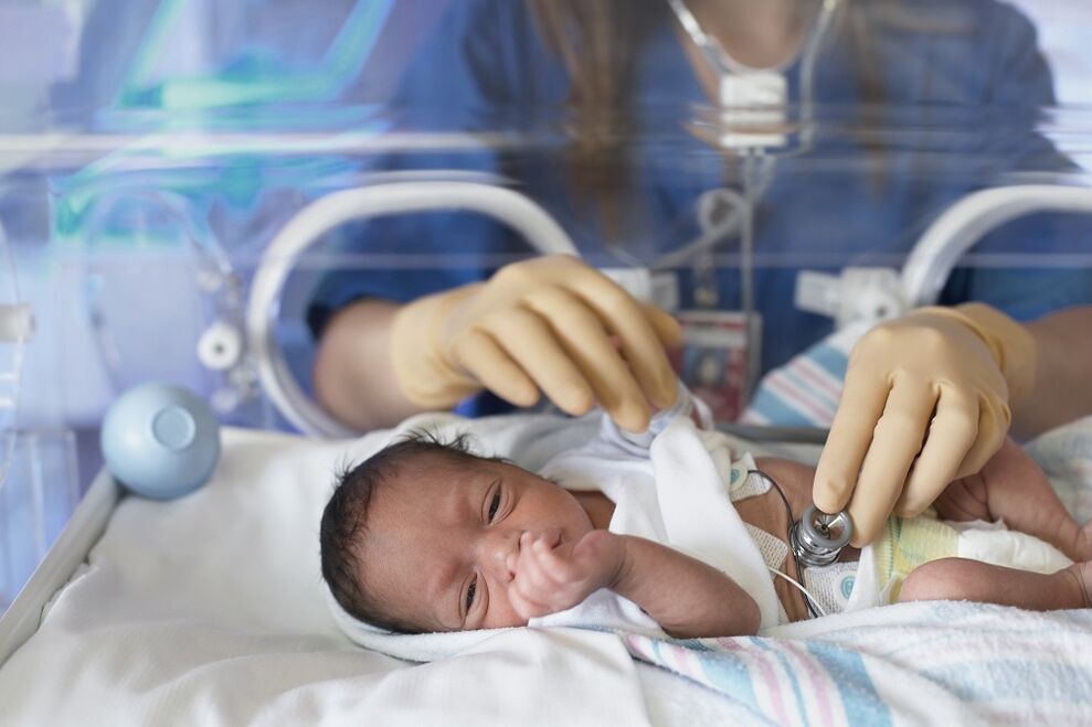 Bambini con difetti in sviluppo da un uomo di un alcolizzato
